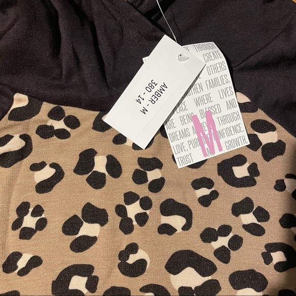 M Leopard Print & black Lularoe Amber Hoodie NWT - Picture 3 of 7